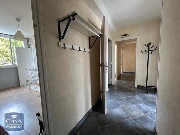 Appartement à louer 5 pièces 82m²