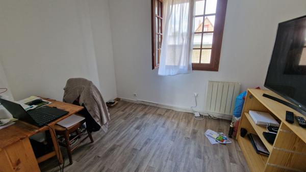 Jolie maison d'environ 57m², 2 chambres avec jardin de 680m² à Limay