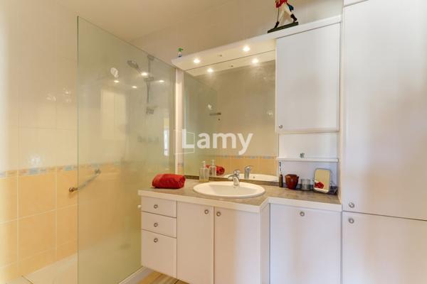 Appartement type 3 bis + parking couvert