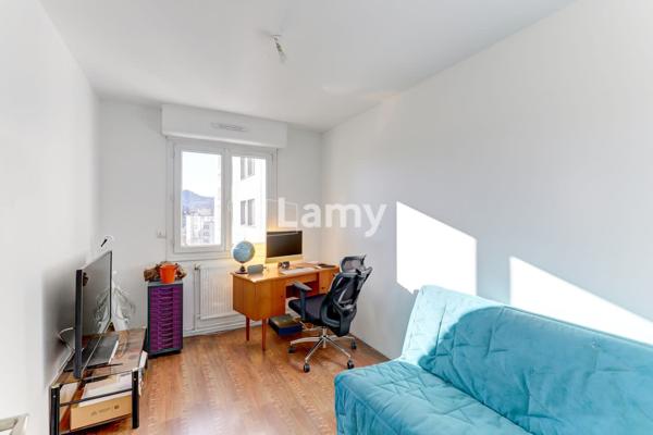 Appartement type 3 bis + parking couvert