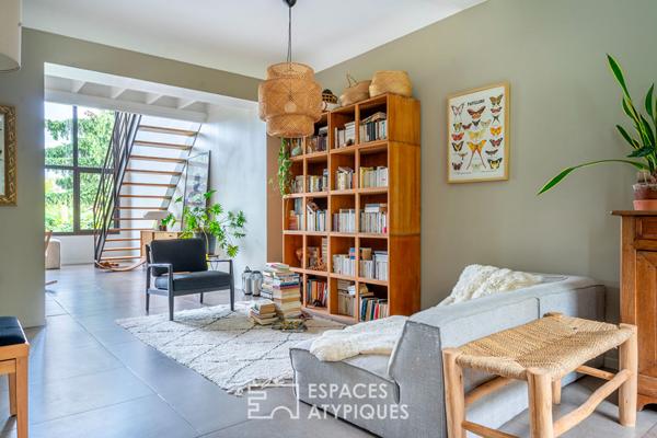 Maison meulière contemporaine avec jardin bucolique