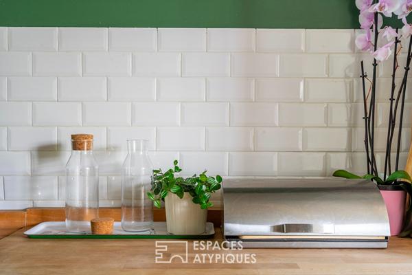 Maison meulière contemporaine avec jardin bucolique