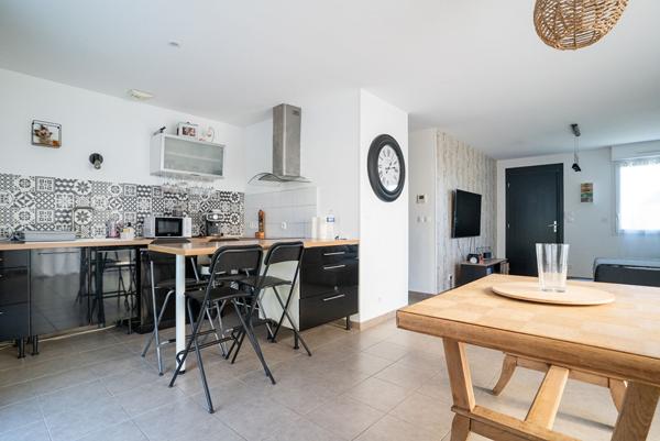 Maison Monnaie 4 pièce(s) 80 m2 centre bourg