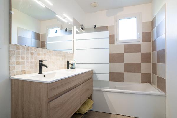 Maison Monnaie 4 pièce(s) 80 m2 centre bourg