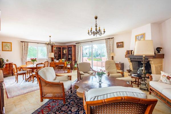 Maison à vendre    6 pièces •  Bagnols-en-Forêt