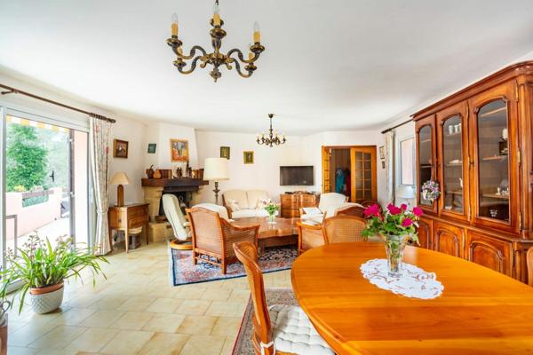 Maison à vendre    6 pièces •  Bagnols-en-Forêt