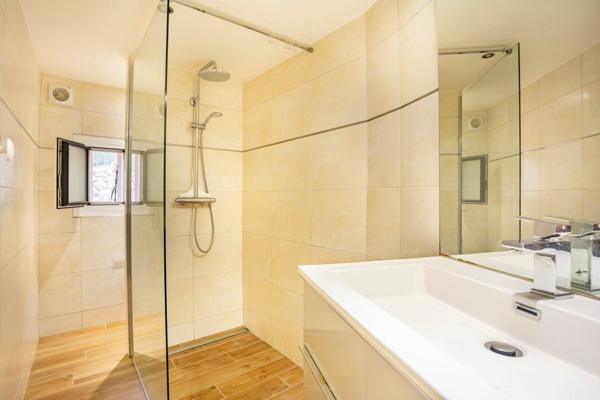 Maison à vendre    6 pièces •  Bagnols-en-Forêt