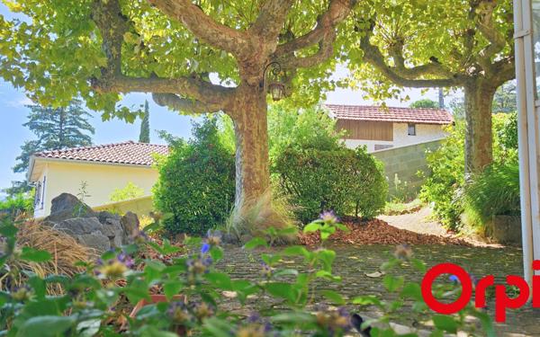 Maison à vendre    7 pièces •  Saint-Genis-Laval