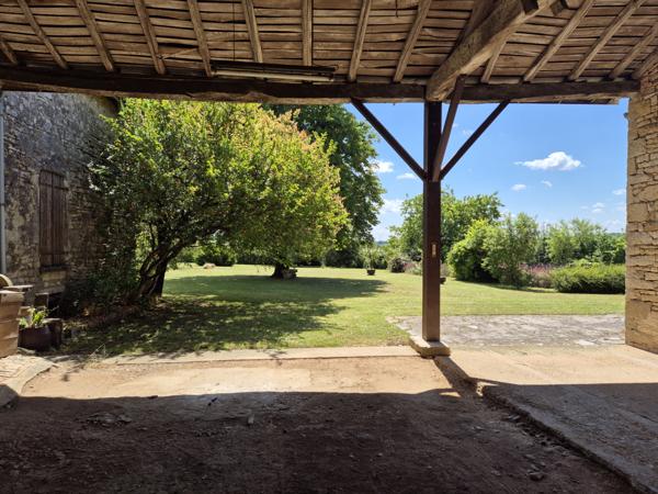 Maison familiale ou projet de gîtes à 5 min de Ruffec