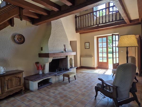 Maison familiale ou projet de gîtes à 5 min de Ruffec