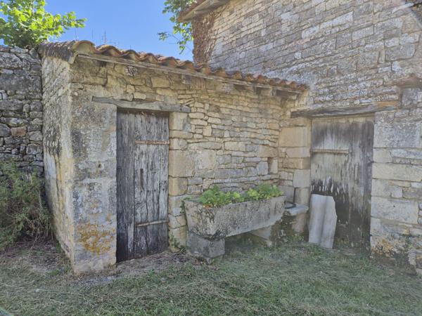 Maison familiale ou projet de gîtes à 5 min de Ruffec