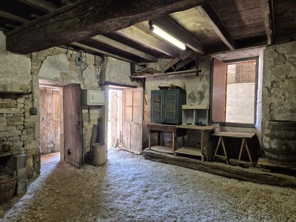 Maison familiale ou projet de gîtes à 5 min de Ruffec