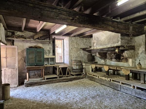 Maison familiale ou projet de gîtes à 5 min de Ruffec