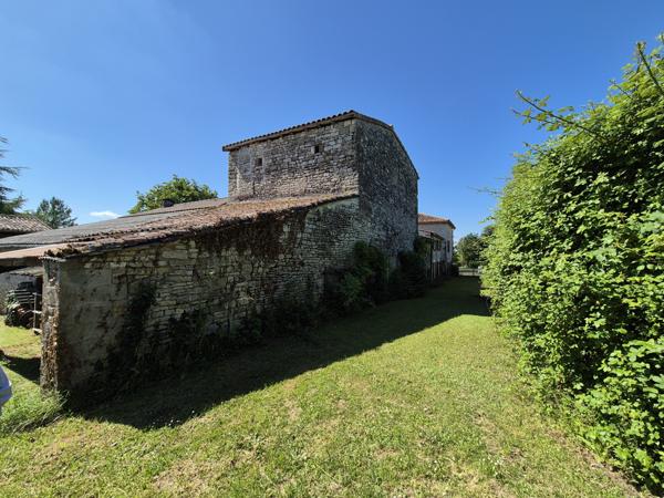 Maison familiale ou projet de gîtes à 5 min de Ruffec