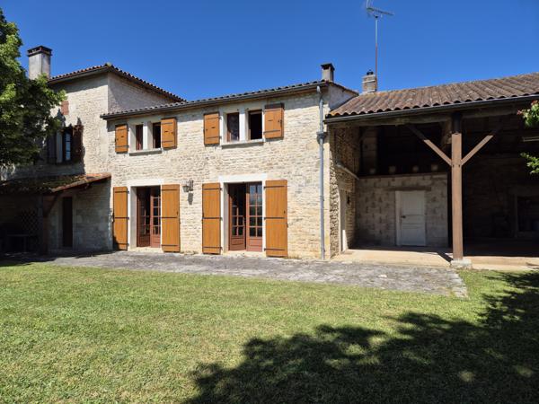 Maison familiale ou projet de gîtes à 5 min de Ruffec