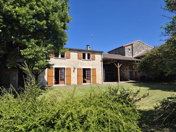 Maison familiale ou projet de gîtes à 5 min de Ruffec