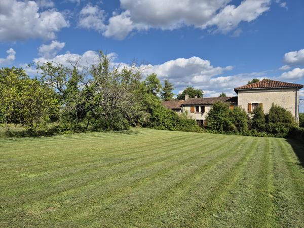 Maison familiale ou projet de gîtes à 5 min de Ruffec