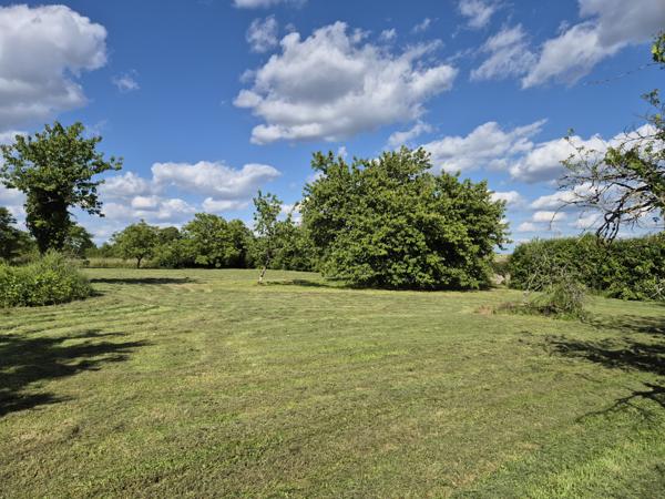 Maison familiale ou projet de gîtes à 5 min de Ruffec