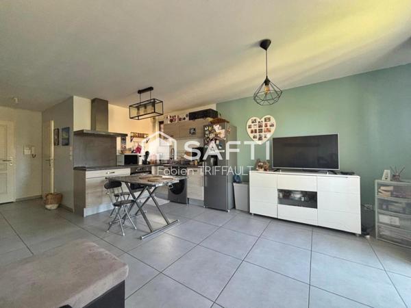 T2 avec grand balocn dans résidence récente