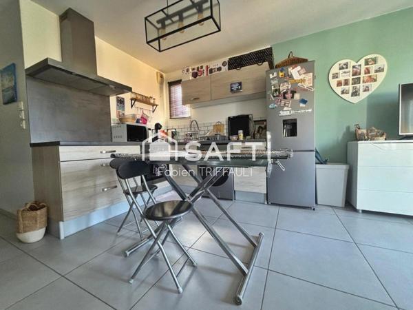 T2 avec grand balocn dans résidence récente