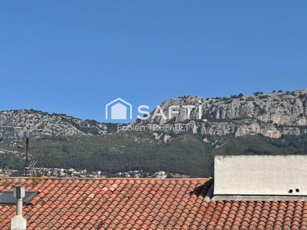 T2 avec grand balocn dans résidence récente