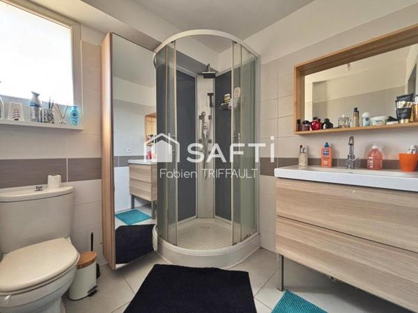 T2 avec grand balocn dans résidence récente