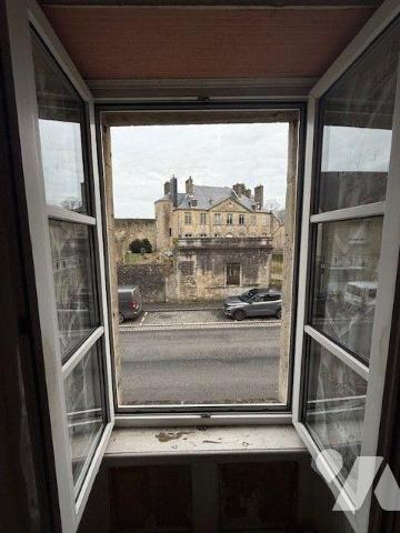 Appartement actuellement loué situé au coeur du centre historique de Valognes, surnommée le « P...