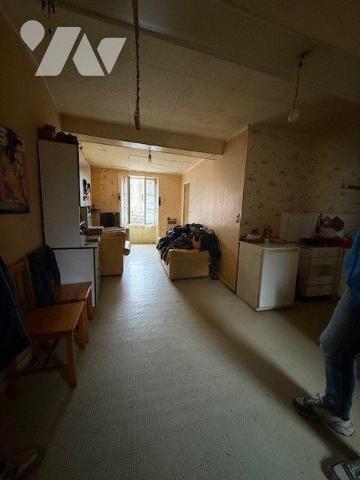 Appartement actuellement loué situé au coeur du centre historique de Valognes, surnommée le « P...