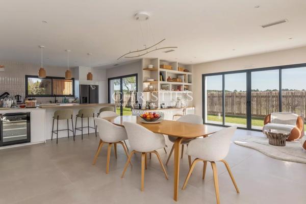 Maison d’architecte d’exception – Vue panoramique sur les vignes – Calme absolu – À moins de 10 minutes à vélo du centre-ville de léognan