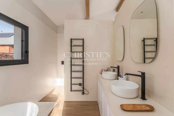 Maison d’architecte d’exception – Vue panoramique sur les vignes – Calme absolu – À moins de 10 minutes à vélo du centre-ville de léognan