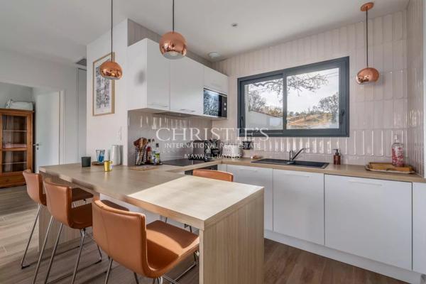 Maison d’architecte d’exception – Vue panoramique sur les vignes – Calme absolu – À moins de 10 minutes à vélo du centre-ville de léognan