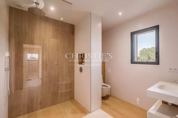 Maison d’architecte d’exception – Vue panoramique sur les vignes – Calme absolu – À moins de 10 minutes à vélo du centre-ville de léognan