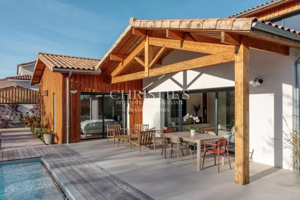 Maison d’architecte d’exception – Vue panoramique sur les vignes – Calme absolu – À moins de 10 minutes à vélo du centre-ville de léognan