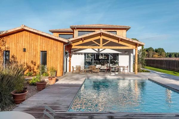 Maison d’architecte d’exception – Vue panoramique sur les vignes – Calme absolu – À moins de 10 minutes à vélo du centre-ville de léognan