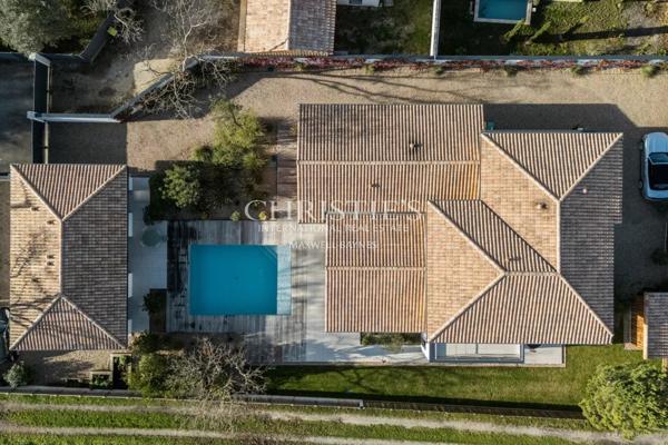 Maison d’architecte d’exception – Vue panoramique sur les vignes – Calme absolu – À moins de 10 minutes à vélo du centre-ville de léognan