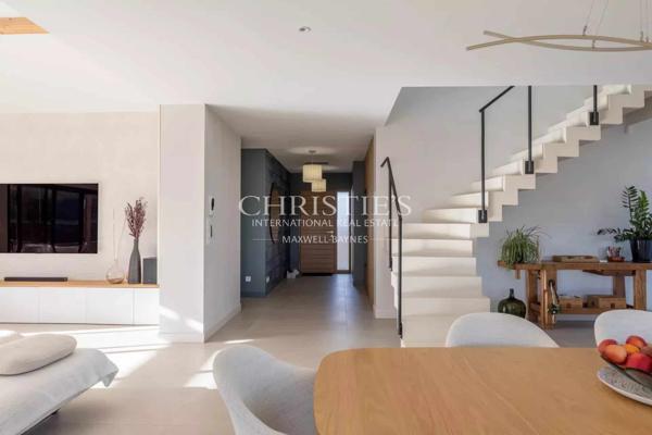 Maison d’architecte d’exception – Vue panoramique sur les vignes – Calme absolu – À moins de 10 minutes à vélo du centre-ville de léognan