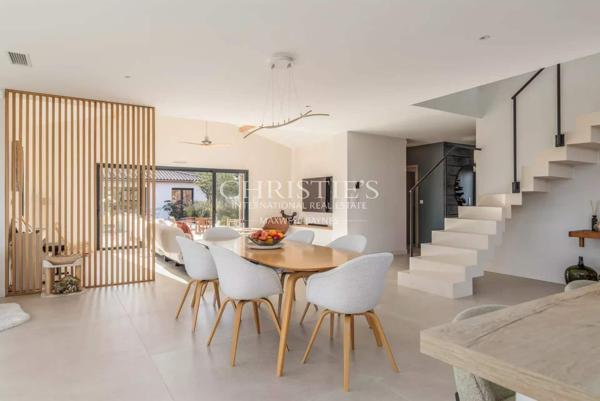 Maison d’architecte d’exception – Vue panoramique sur les vignes – Calme absolu – À moins de 10 minutes à vélo du centre-ville de léognan