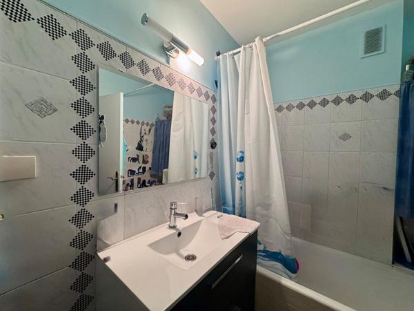 Appartement  T3 Cournon D Auvergne, 2 chambres, balcon et cave