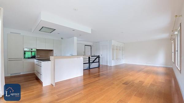 Villa-Appartement de standing, Résidence H2OME, Sous-plex, Double terrasse, Garage et place de parking Divonne-les-Bains 01220