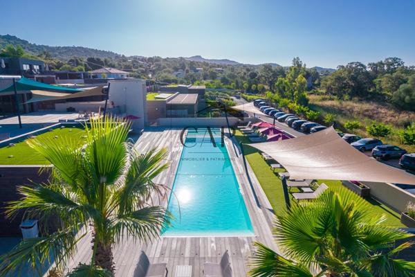 Lecci (20137) Résidence haut de gamme en Corse du Sud – Vente en bloc d’un domaine d’exception avec conciergerie et piscines