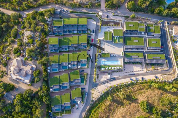 Lecci (20137) Résidence haut de gamme en Corse du Sud – Vente en bloc d’un domaine d’exception avec conciergerie et piscines
