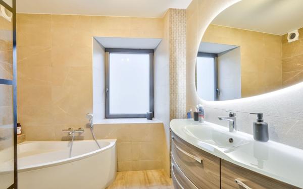 Maison à vendre    6 pièces • 168 m2 Mornant