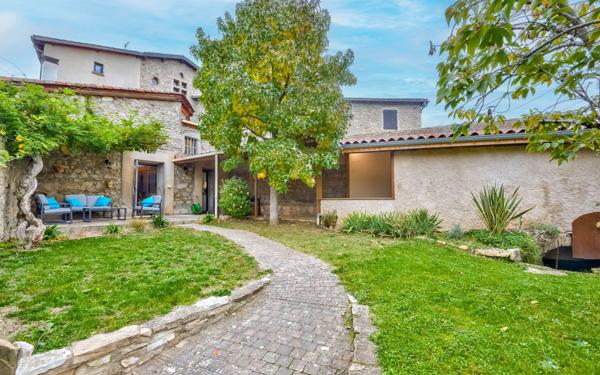 Maison à vendre    6 pièces • 168 m2 Mornant