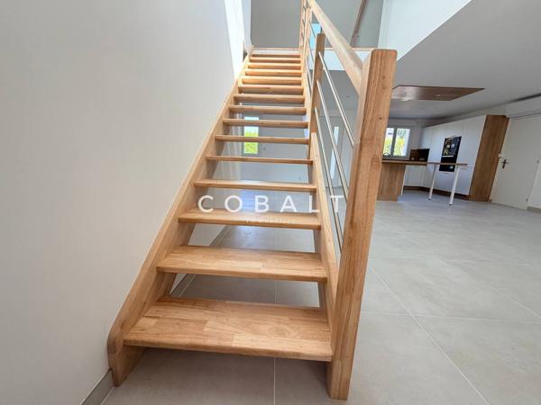 Maison familiale rénovée aux volumes généreux dans un cadre paisible.