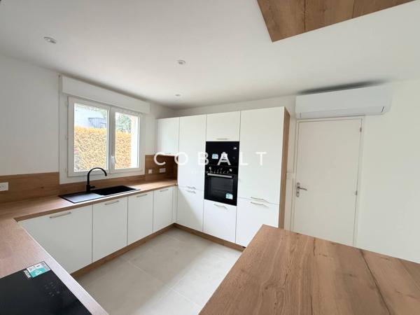 Maison familiale rénovée aux volumes généreux dans un cadre paisible.