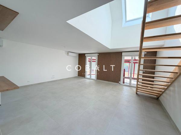 Maison familiale rénovée aux volumes généreux dans un cadre paisible.