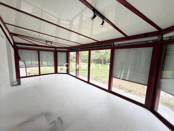 Maison familiale rénovée aux volumes généreux dans un cadre paisible.