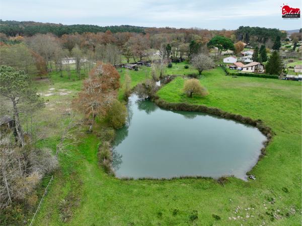 Maison avec lac privé sur environ 4 hectares