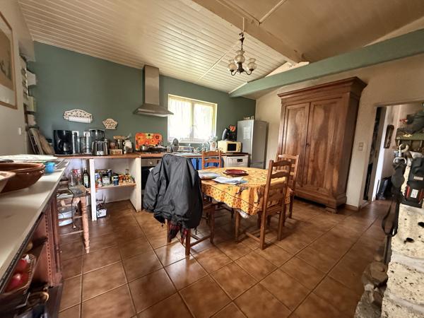 Maison avec lac privé sur environ 4 hectares