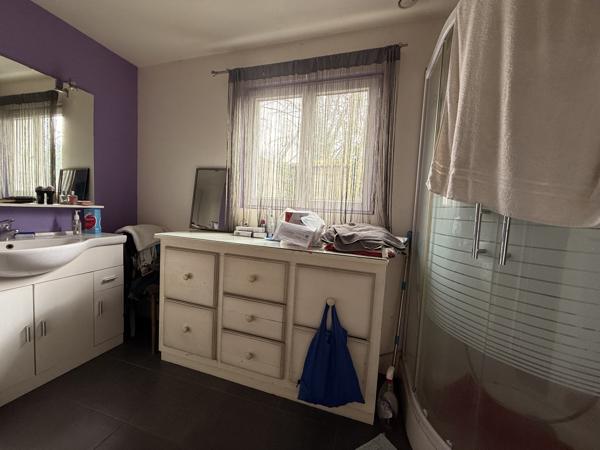 Maison avec lac privé sur environ 4 hectares